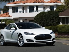 auto elektromobil Tesla Model S rodinný elektromobil
