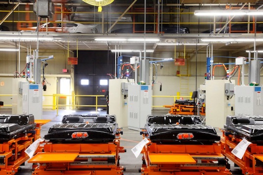 auto elektromobil výroba baterií továrna Nissan Smyrna Tennessee