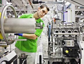 Škoda Auto továrna výroba benzinového motoru
