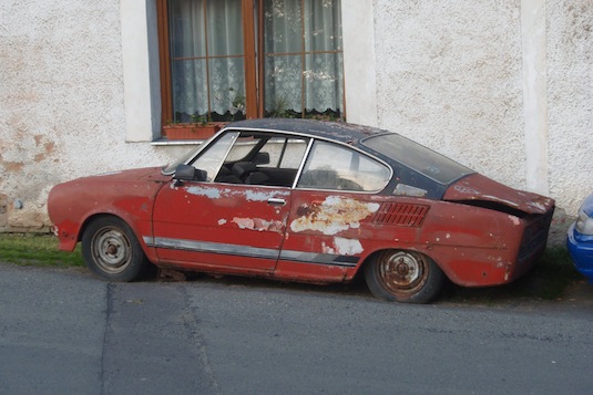 auto autovrak Škoda 100R