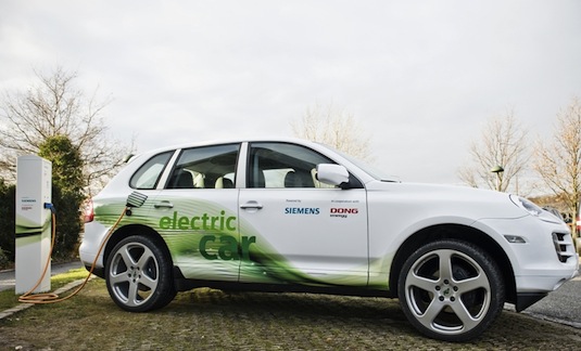 auto elektromobil Siemens elektromobil dobíjení - dobíjecí stanice