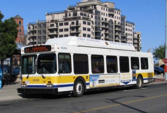 Kanadský Hamilton byl mezi prvními na světě - už před dvěma dekádami - kde zařadili do provozu autobusy na CNG. Dnes se k nim vítězoslavně vracejí.