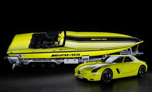 Elektrický člun a Mercedes-Benz SLS AMG E-Cell