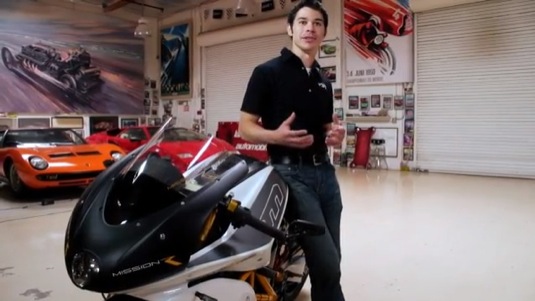 VIDEO: Jay Leno hostí v garáži Mission Motors