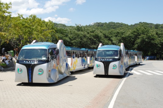 KAIST bezdrátová tramvaj v zábavním parku Soul