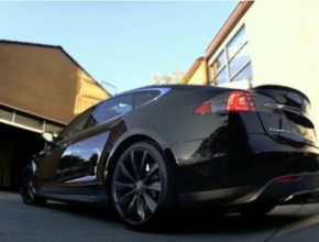 video reklama Tesla Model S fanousci