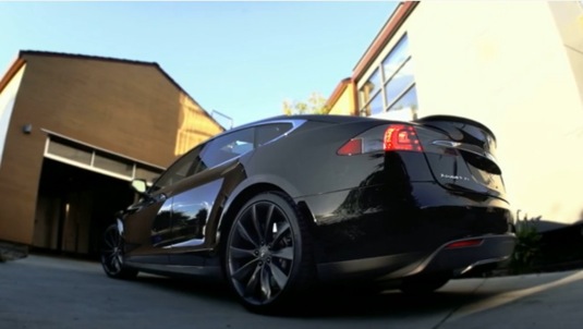 video reklama Tesla Model S fanousci