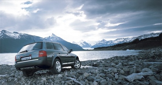 Švýcarsko auto SUV jezero hory Alpy