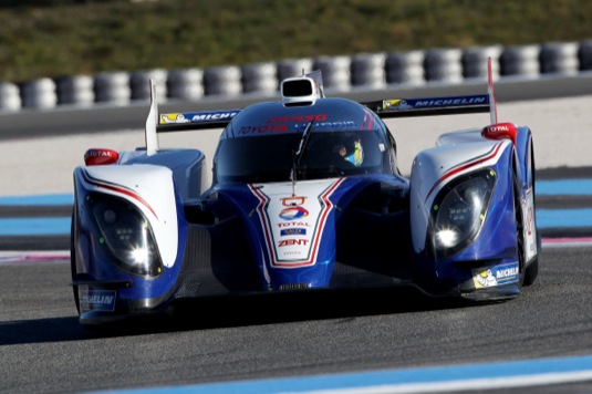 auto závodní hybrid Toyota TS030