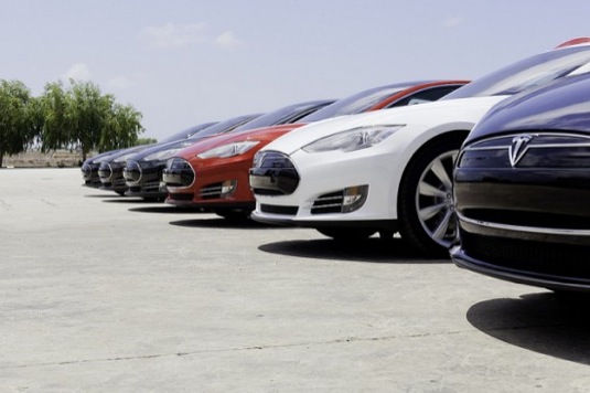 auto Tesla Model S elektromobily Kalifornie