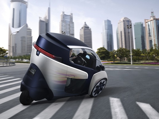 auto Toyota i-Road elektrická tříkolka