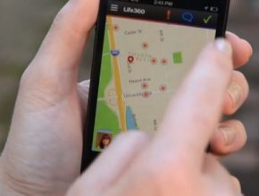 Společnost Life360 nabízí mobilní aplikace pro iPhone/Android/Blackberry, které vám umožní snadno komunikovat s vašimi rodinnými příslušníky