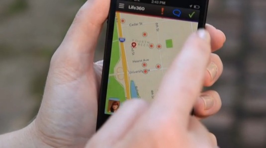 Společnost Life360 nabízí mobilní aplikace pro iPhone/Android/Blackberry, které vám umožní snadno komunikovat s vašimi rodinnými příslušníky