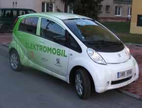 auto test elektromobilu Peugeot iOn zima 2013