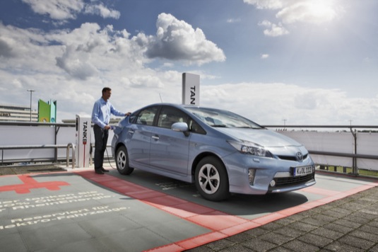auto Toyota Prius plug-in hybrid