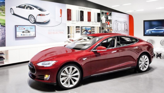 auto Tesla Store Model S v obchodu Texas