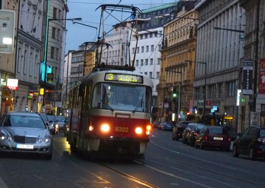 Pražané si na nový systém MHD zvykli, do aut nepřesedli