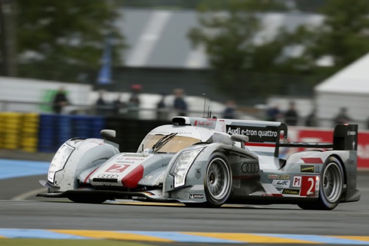 auto hybridní závodní vůz Audi R18 e-tron quattro