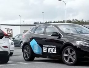 auto robotická auta Volvo samoparkující vůz