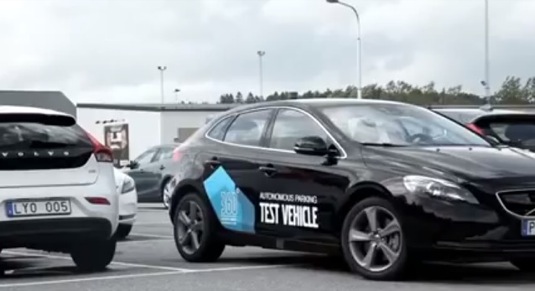 auto robotická auta Volvo samoparkující vůz