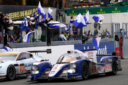 auto závodní hybrid Toyota TS 030 24 hodin Le Mans