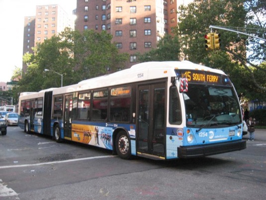 auto hybridní autobus M15 SBS na Manhattanu