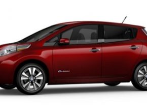 auto elektromobil Nissan Leaf červený