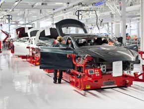 auto továrna Tesla Motors Fremont Kaliforie výroba elektromobilu Model S