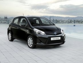 auto Toyota Yaris Hybrid