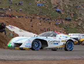 auto závodní elektromobil Pikes Peak závody do vrchu Nobuhiro Monster Tajima