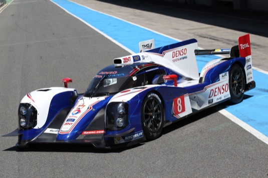 auto závodní hybrid Toyota TS030 hybrid