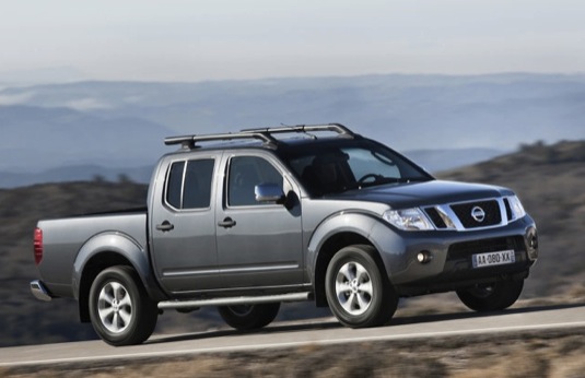 auto Nissan Navara pickup na CNG
