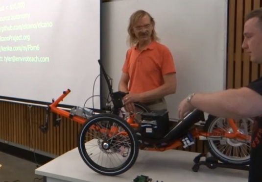 auto Elcano elektrická robotická tříkolka