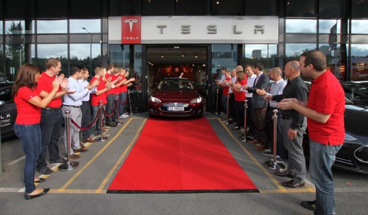 auto Evropa Tesla Model S elektromobil Oslo Norsko