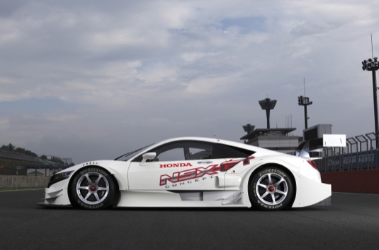 auto Honda NSX Concept-GT závodní hybrid