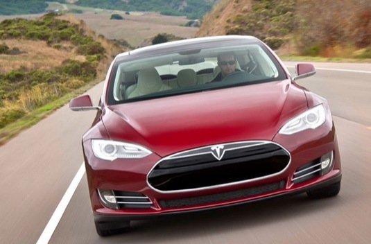auto Tesla Model S elektromobil budoucnost výroba akcie