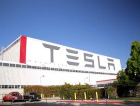 auto továrna Tesla Motors Fremont Kalifornie elektromobily Model S video