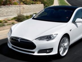 auto elektromobil Tesla Model S bílá barva