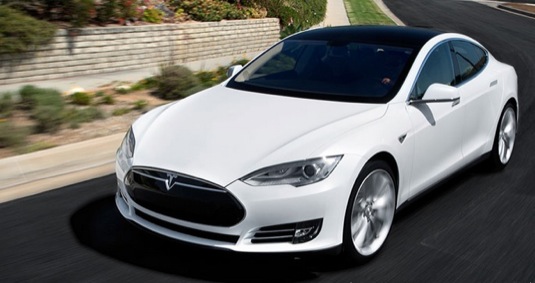 auto elektromobil Tesla Model S bílá barva