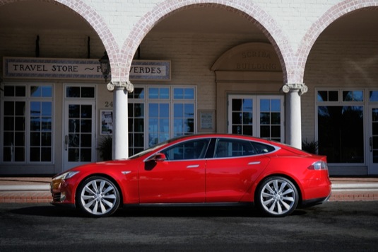 auto Tesla Model S elektromobil