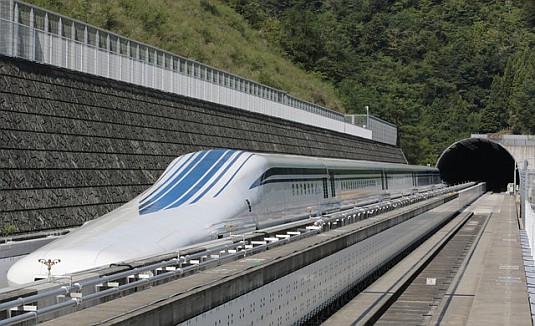 L-Zero: Japonský magnetický vlak jezdí 500 km/h