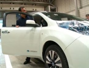 auto Carlos Ghosn robotické auto elektromobil Nissan Leaf