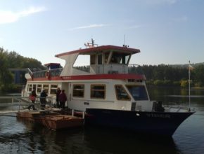 auto elektroloď Vídeň Brno
