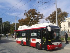 Průběžně dobíjený elektrobus Siemens/Rampini na testech v Brně