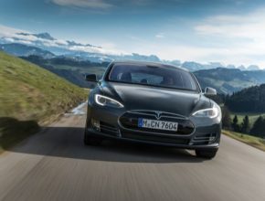 auto elektromobil Tesla Model S elektrické auto prodeje ve Švýcarsku