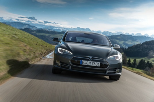 auto elektromobil Tesla Model S elektrické auto prodeje ve Švýcarsku