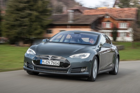 auto Tesla Model S elektromobil elektrické auto v Evropě