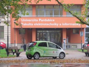 auto Univerzita Pardubice elektromobil Peugeot iOn ČEZ