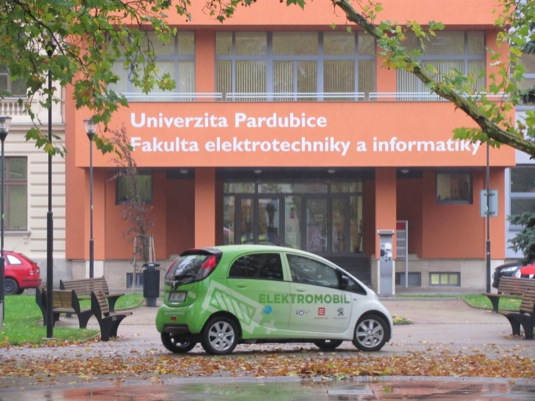 auto Univerzita Pardubice elektromobil Peugeot iOn ČEZ