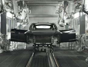 auto Tesla Model S výroba v továrně Fremont
